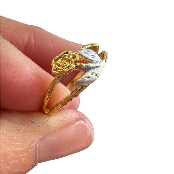Gold and Silver Flower Ring - Picture 5 of 6